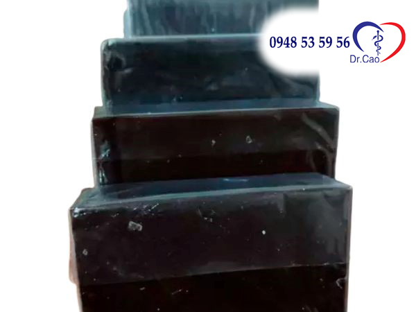 Phân biệt cao mèo đen không lẫn tạp chất qua quan sát